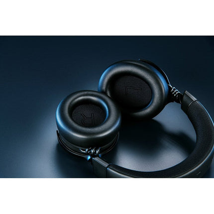 Razer Kraken V4 Pro Wireless Gaming Headset with OLED Control Hub for PC, PS5, Switch, Mobile - Black
